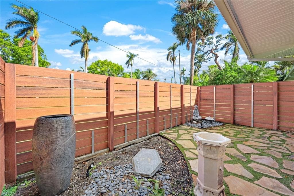 2943 Valencia WAY, FORT MYERS FL 33901-19