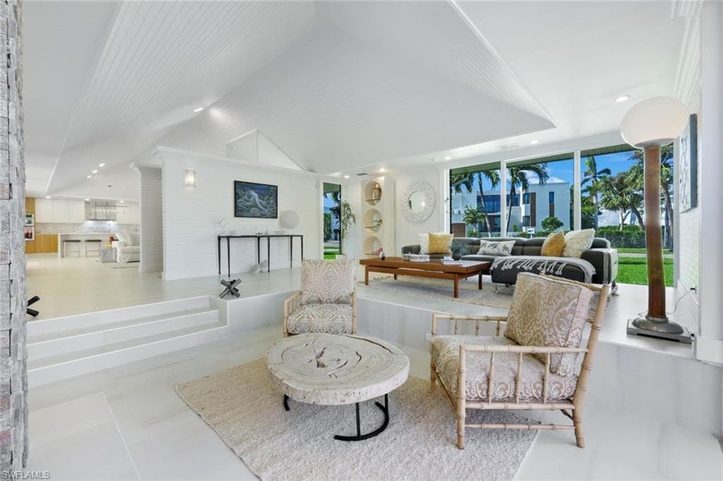 2943 Valencia WAY, FORT MYERS FL 33901-17