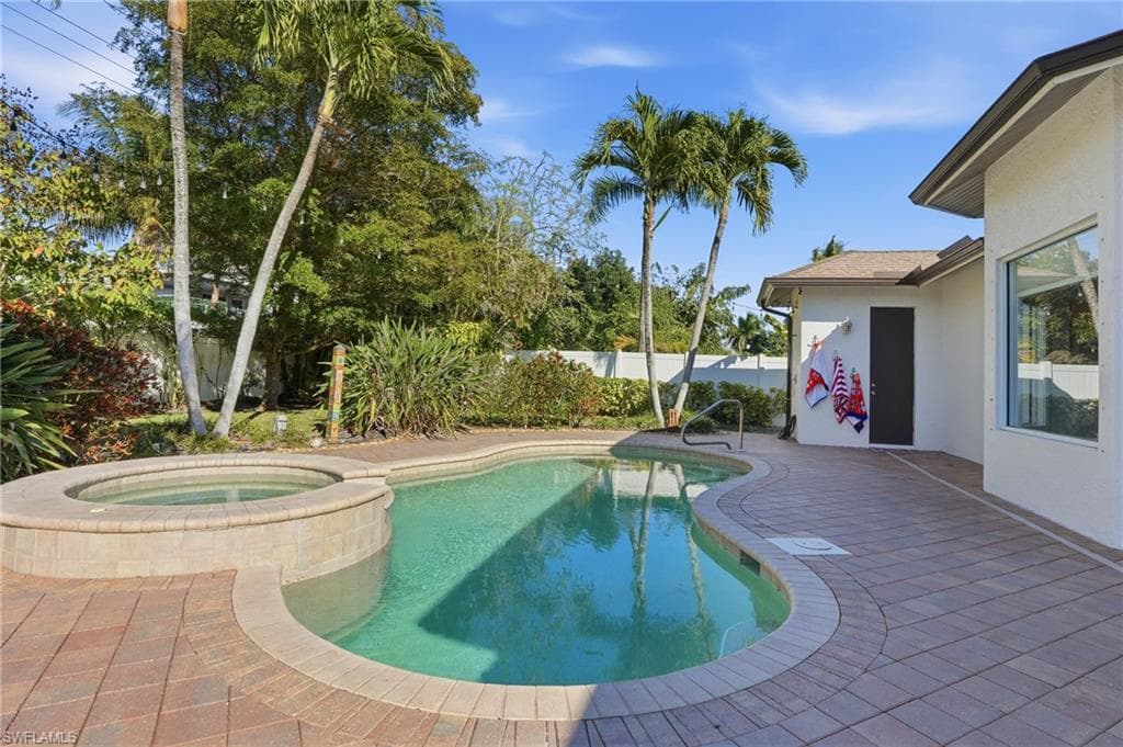 1171 Royal Palm DR, NAPLES FL 34103-21