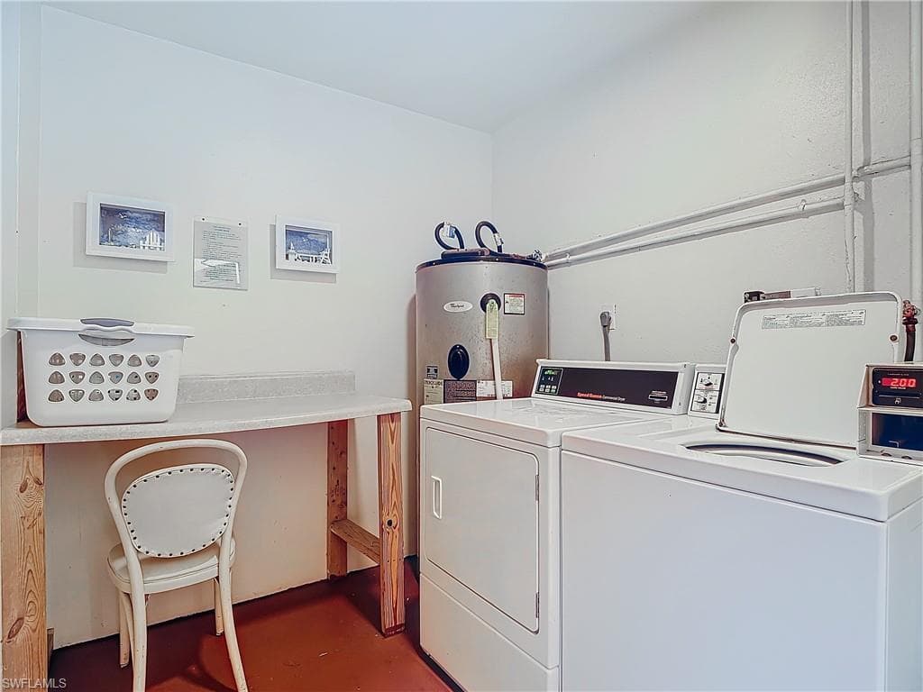 170 Turtle Lake CT # 211, NAPLES FL 34105-19