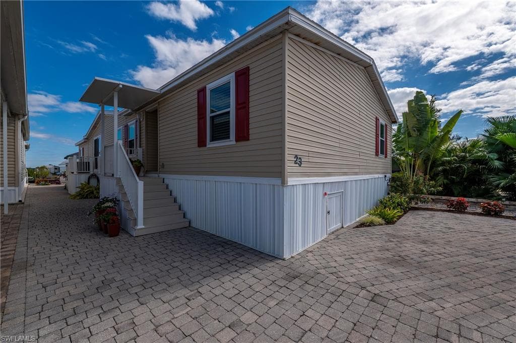 23 Nancy LN, FORT MYERS BEACH FL 33931-9