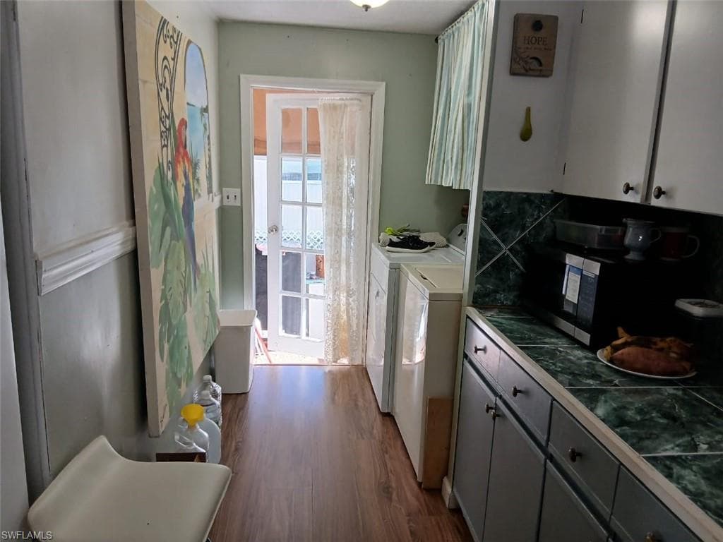 2105 Cypress CT, NAPLES FL 34110-9
