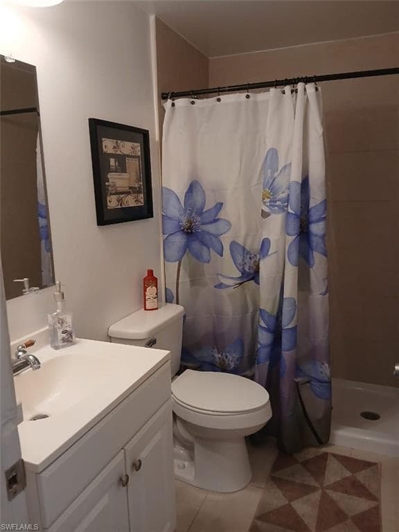 2105 Cypress CT, NAPLES FL 34110-20