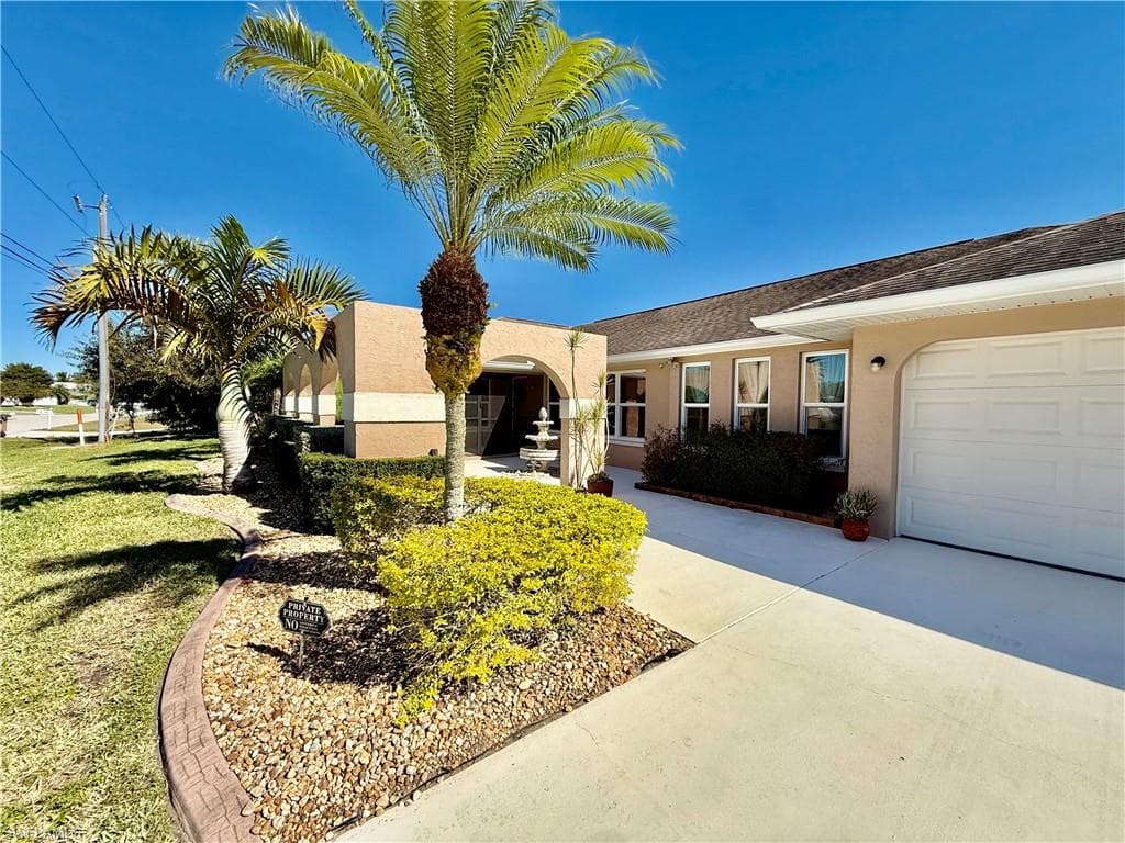 70 Ortona ST, LEHIGH ACRES FL 33936-1