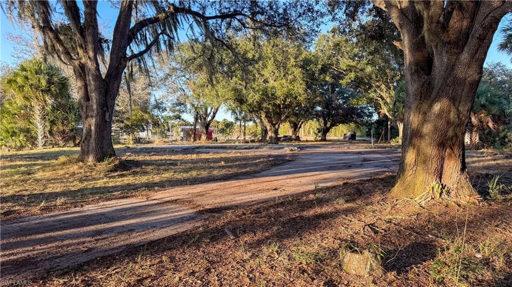 1053 Right Side RD, MOORE HAVEN FL 33471-4