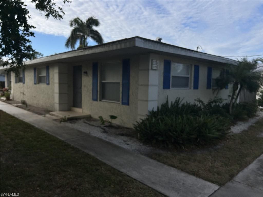 1124 Highlands DR, NAPLES FL 34103-1