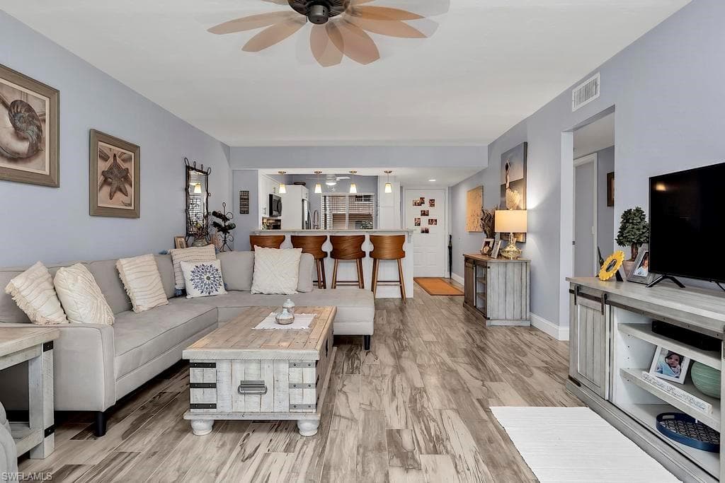 1075 Foxfire LN # 203, NAPLES FL 34104-8