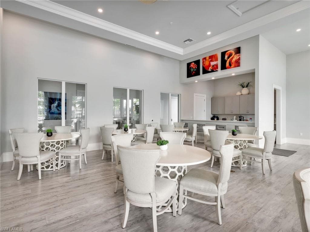 268 Indies DR E # 201, NAPLES FL 34114-25