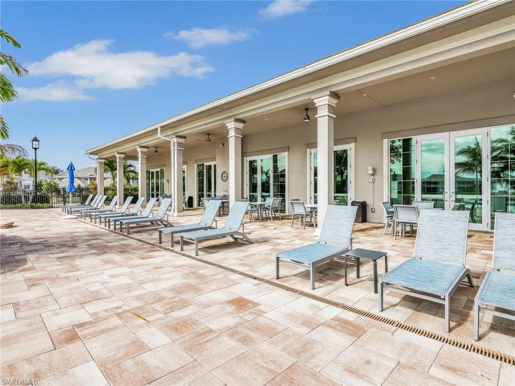 268 Indies DR E # 201, NAPLES FL 34114-35