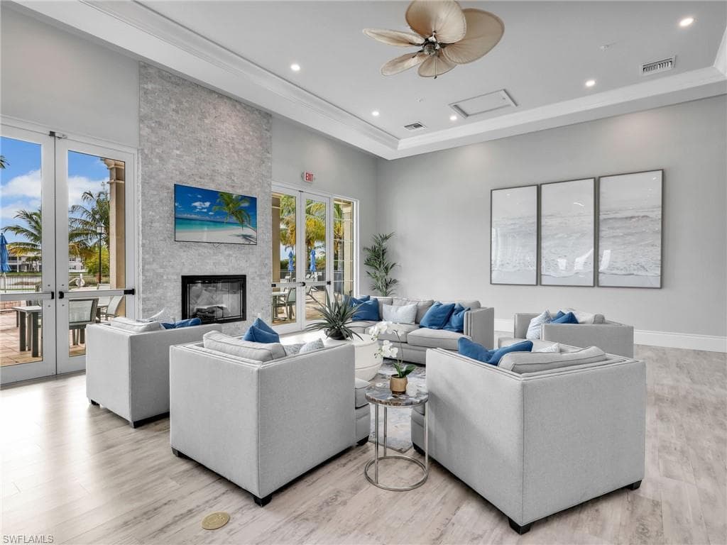 268 Indies DR E # 201, NAPLES FL 34114-23