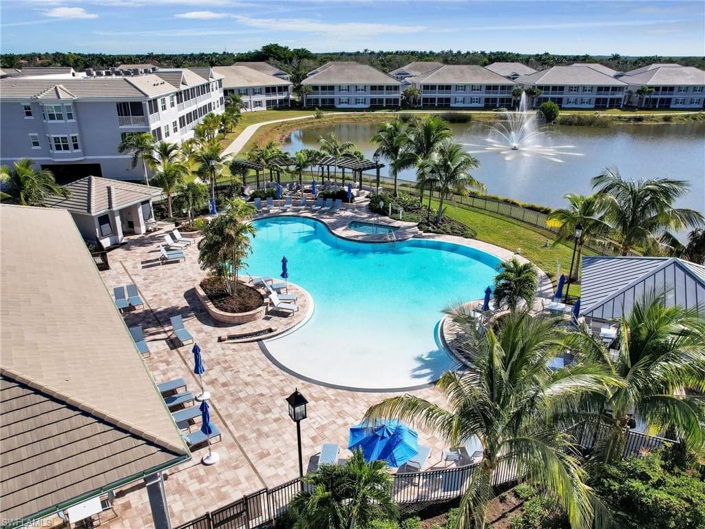 268 Indies DR E # 201, NAPLES FL 34114-33