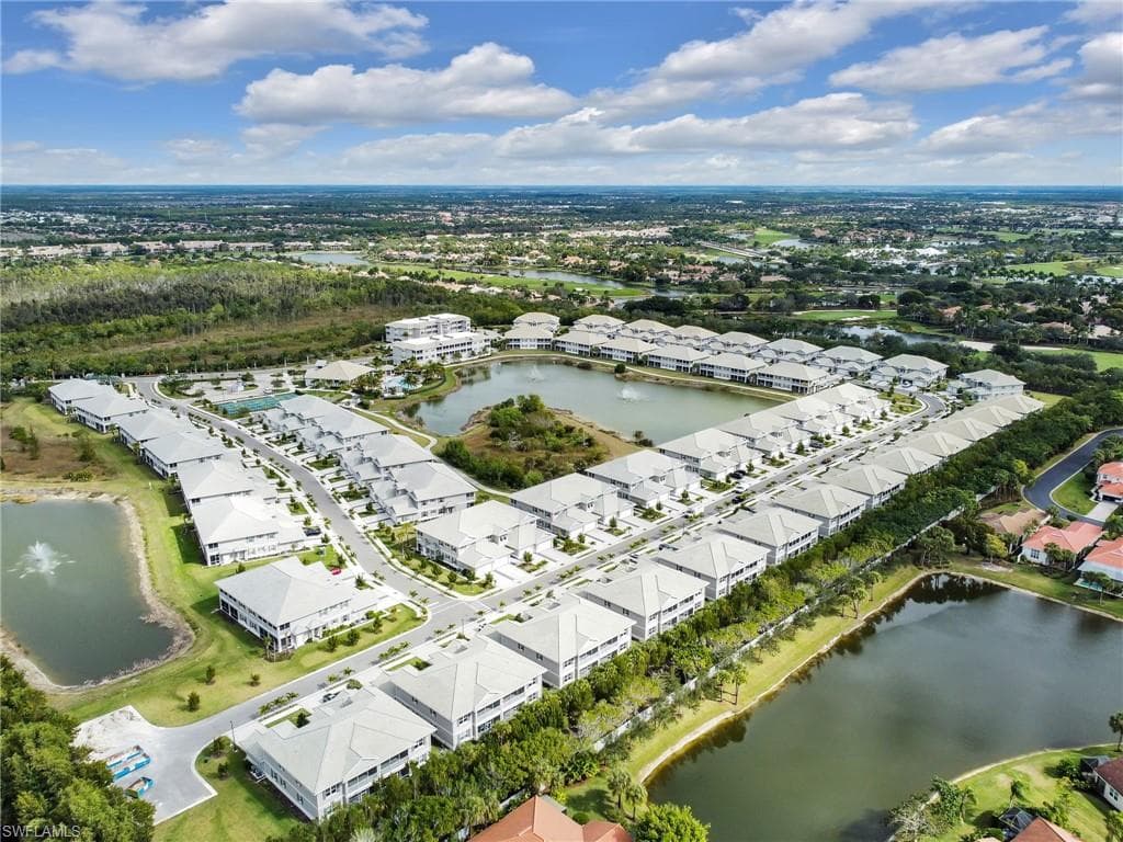 268 Indies DR E # 201, NAPLES FL 34114-38
