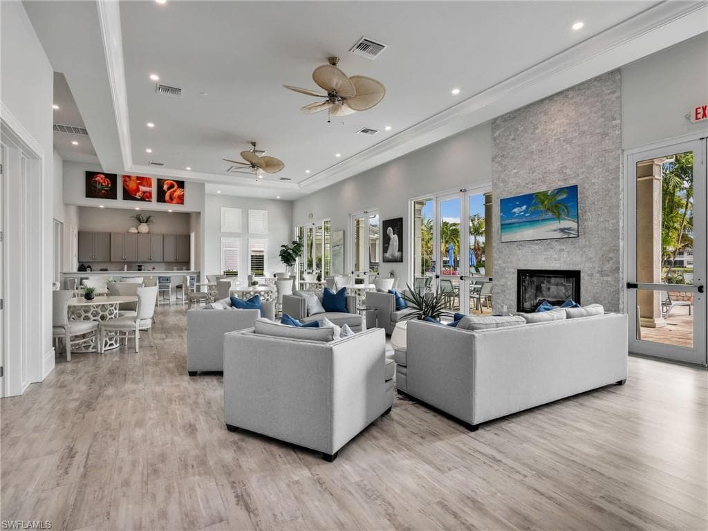 268 Indies DR E # 201, NAPLES FL 34114-24