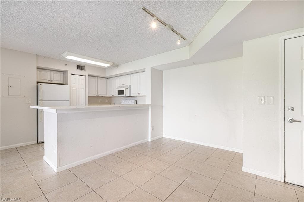 1265 Wildwood Lakes BLVD # 106, NAPLES FL 34104-6