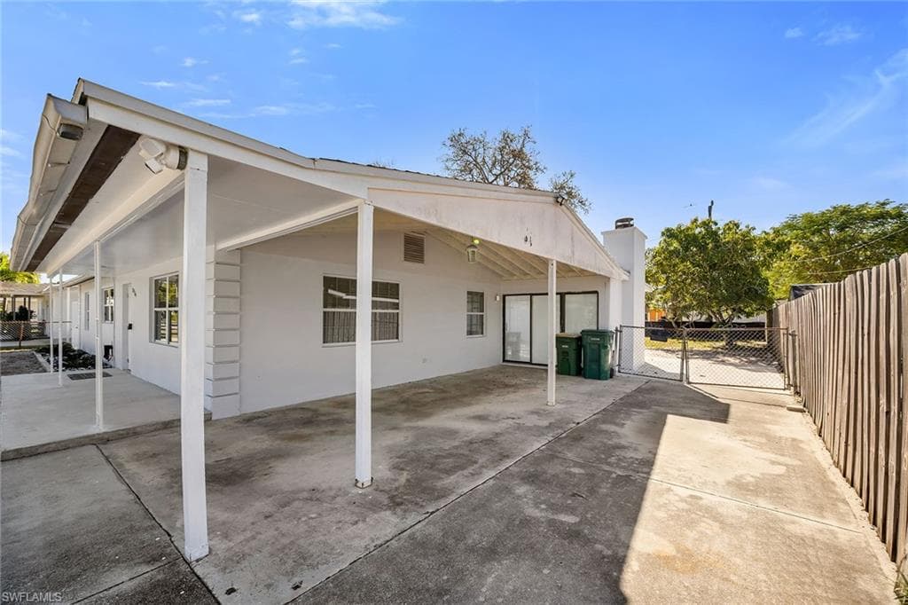 3954 Coconut CIR N, NAPLES FL 34104-22