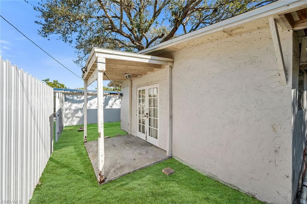 3954 Coconut CIR N, NAPLES FL 34104-26