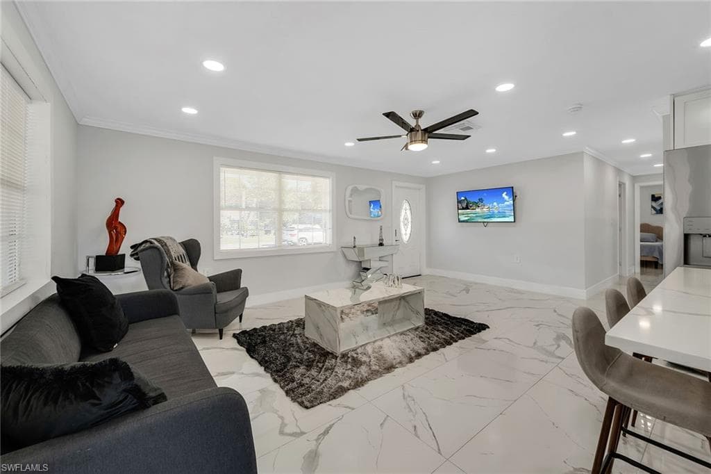 3954 Coconut CIR N, NAPLES FL 34104-6