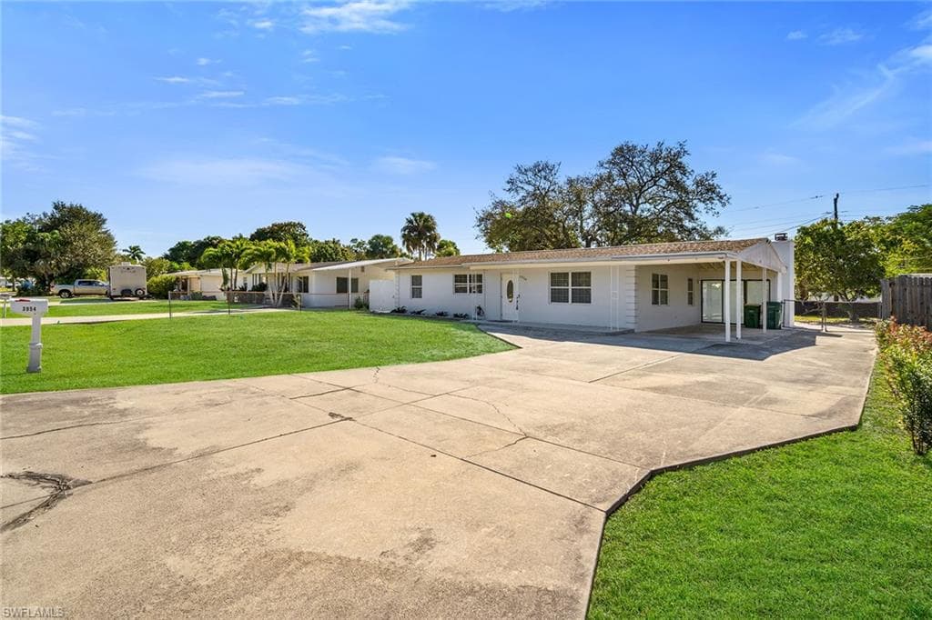 3954 Coconut CIR N, NAPLES FL 34104-2