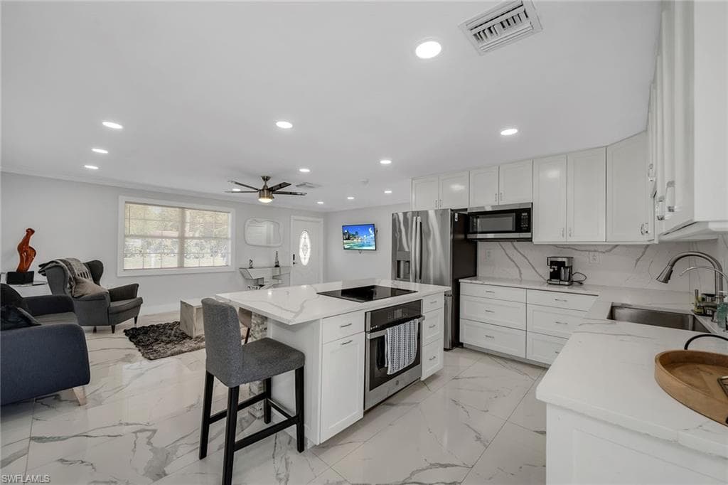 3954 Coconut CIR N, NAPLES FL 34104-10