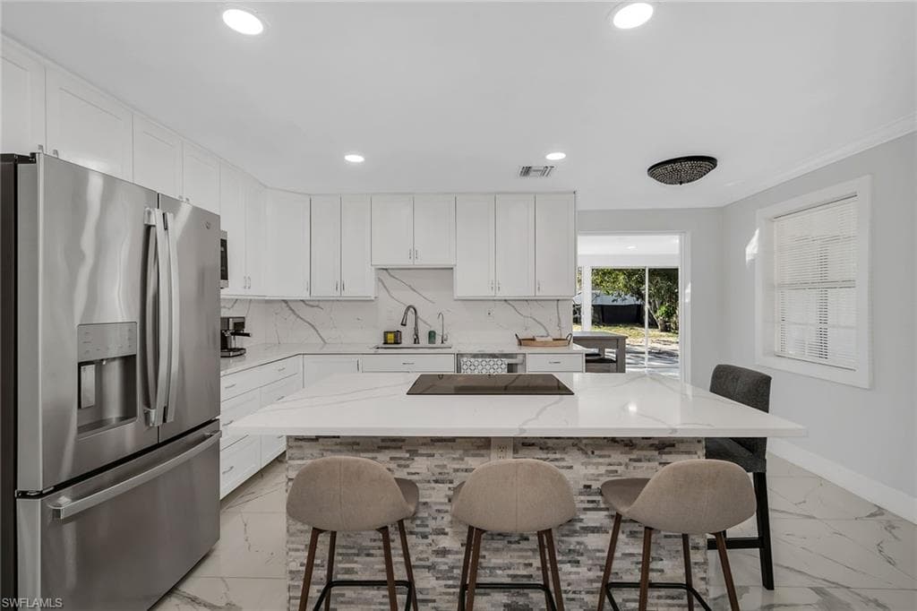 3954 Coconut CIR N, NAPLES FL 34104-7