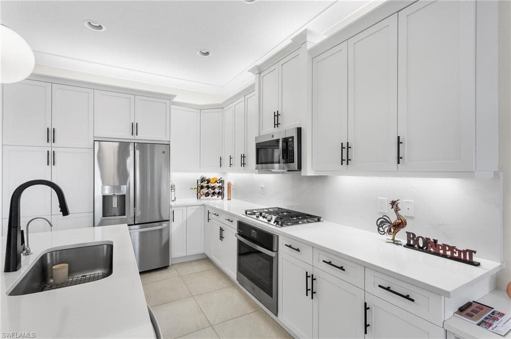 11528 Jacaranda DR-9