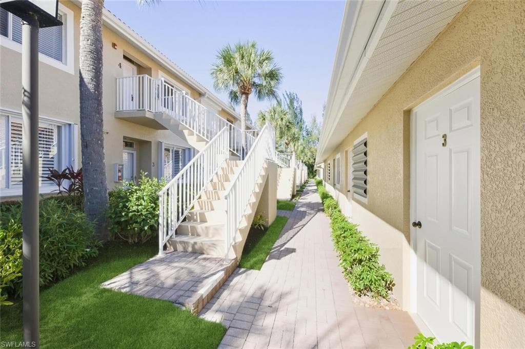 2350 Hidden Lake CT # 3, NAPLES FL 34112-23