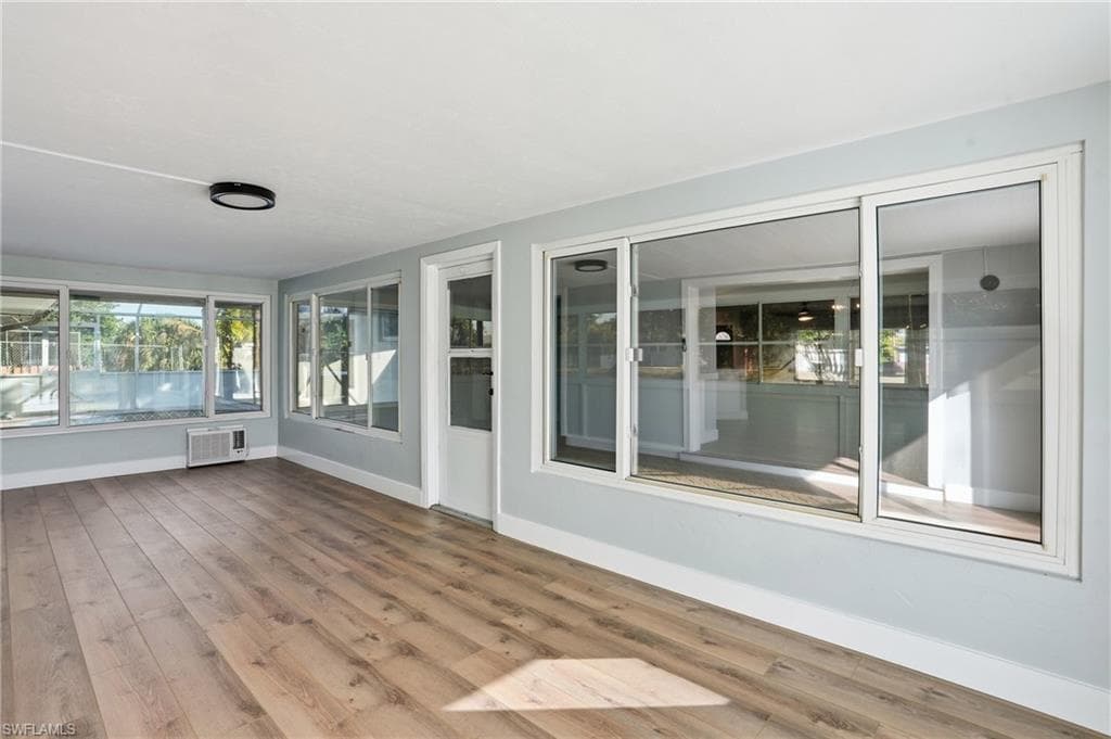 113 E Lake DR, LEHIGH ACRES FL 33936-25