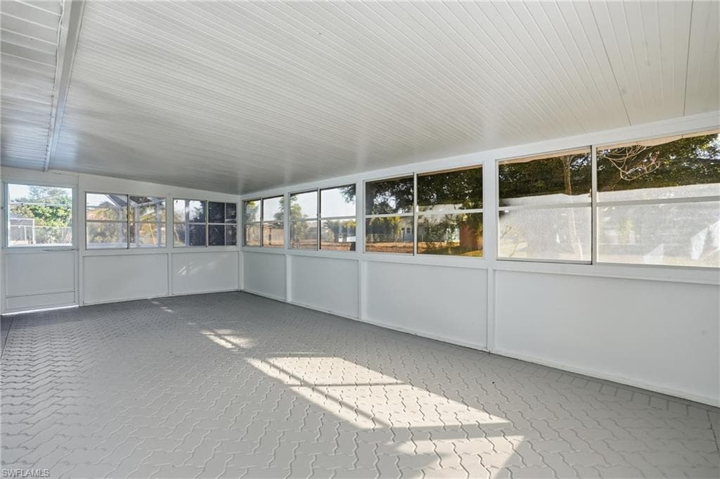 113 E Lake DR, LEHIGH ACRES FL 33936-40