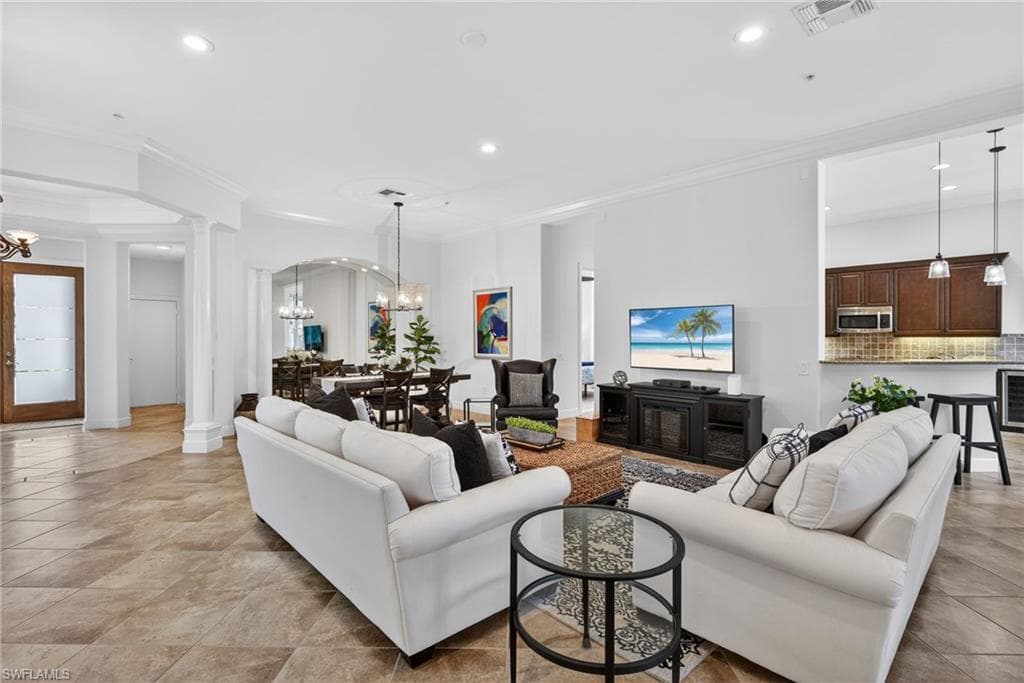 28540 Calabria CT # 101, NAPLES FL 34110-5