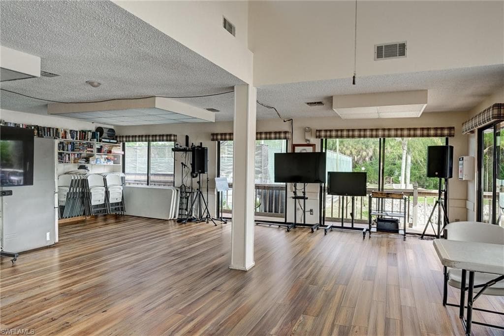 15000 Arbor Lakes DR E 2-27