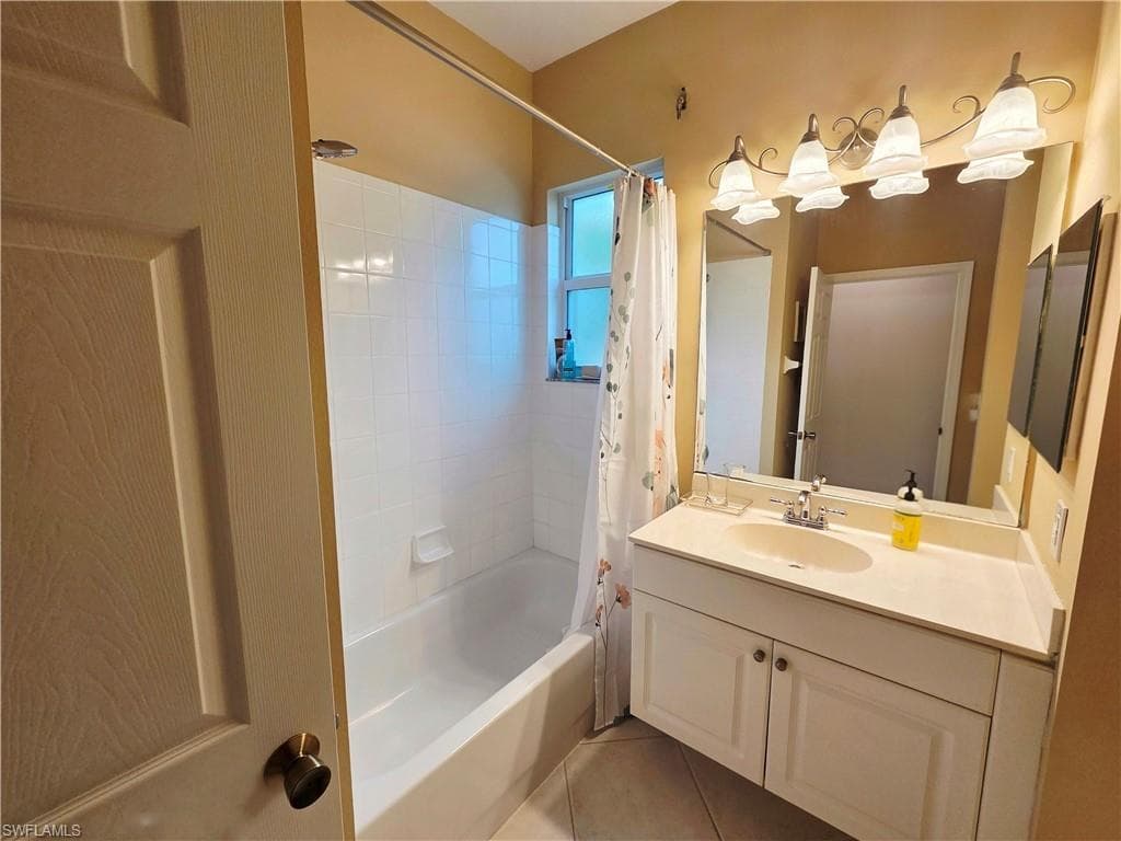 6775 Huntington Lakes CIR # 202, NAPLES FL 34119-28
