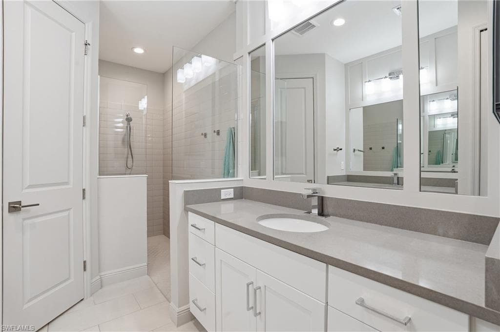 11655 Solano DR, FORT MYERS FL 33966-21