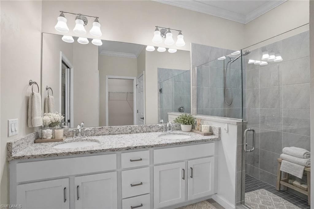 8290 Venetian Pointe DR, FORT MYERS FL 33908-22