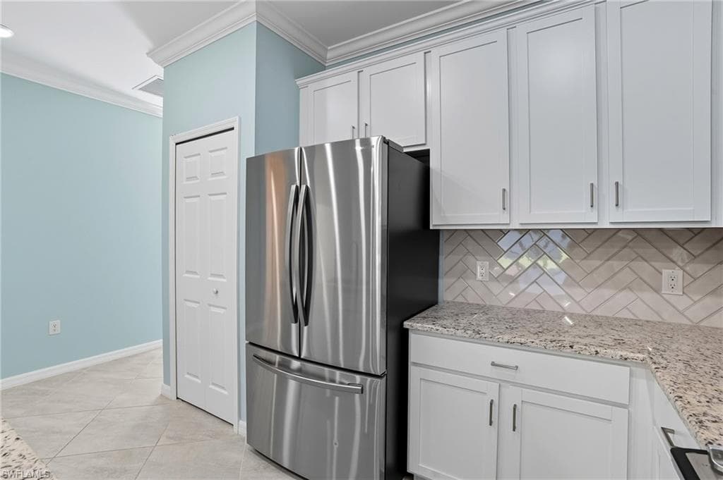 8290 Venetian Pointe DR, FORT MYERS FL 33908-11