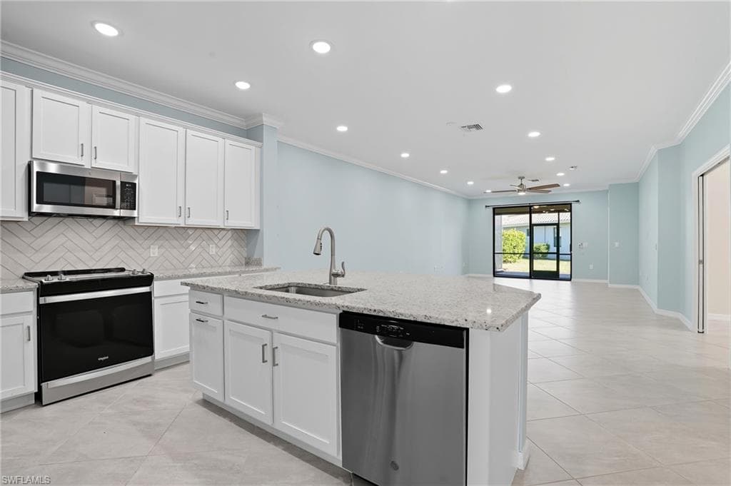 8290 Venetian Pointe DR, FORT MYERS FL 33908-8