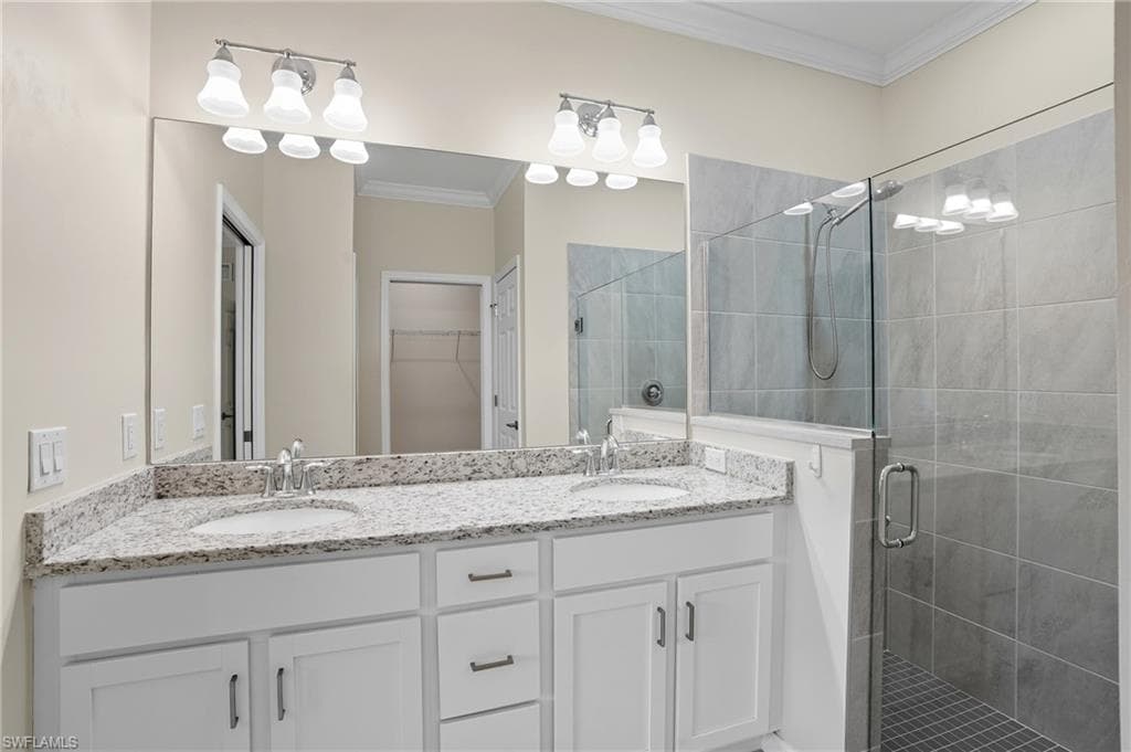 8290 Venetian Pointe DR, FORT MYERS FL 33908-23