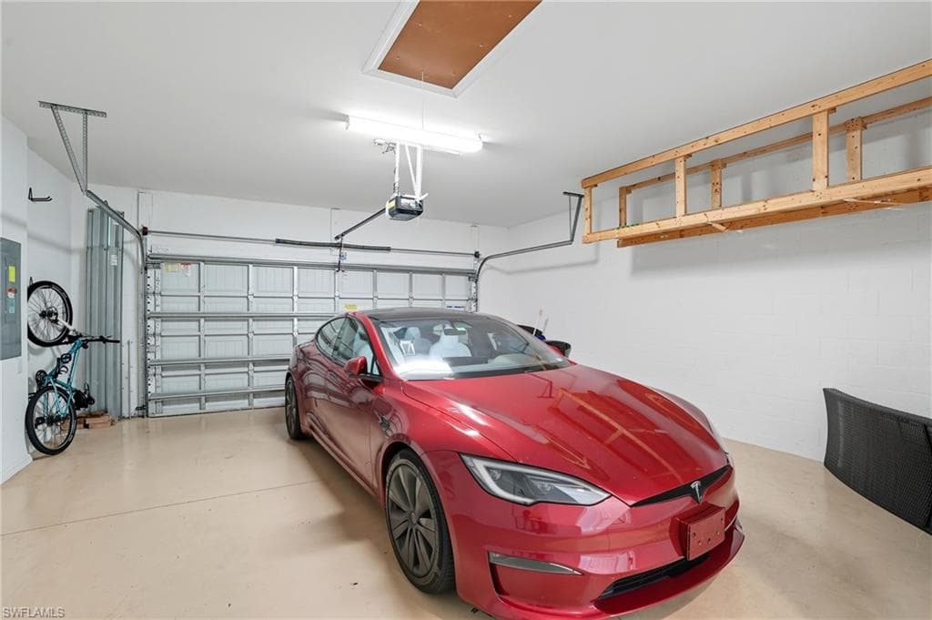 8290 Venetian Pointe DR, FORT MYERS FL 33908-29