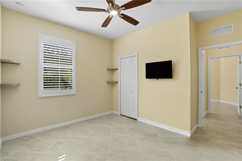 8290 Venetian Pointe DR, FORT MYERS FL 33908-18