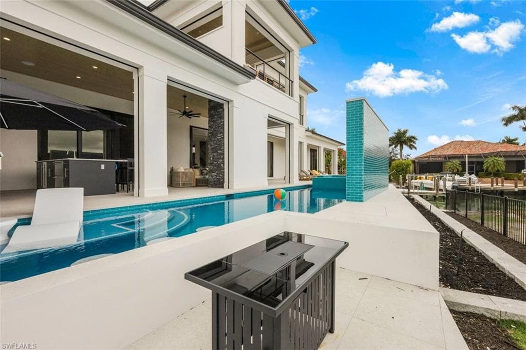 661 Amber DR, MARCO ISLAND FL 34145-22