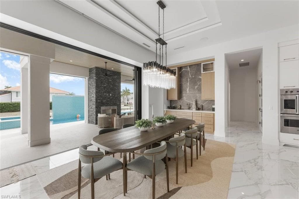 661 Amber DR, MARCO ISLAND FL 34145-5