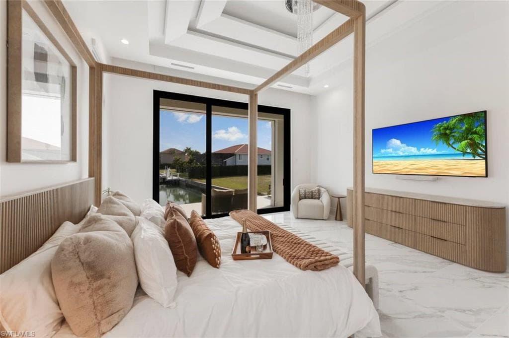 661 Amber DR, MARCO ISLAND FL 34145-16