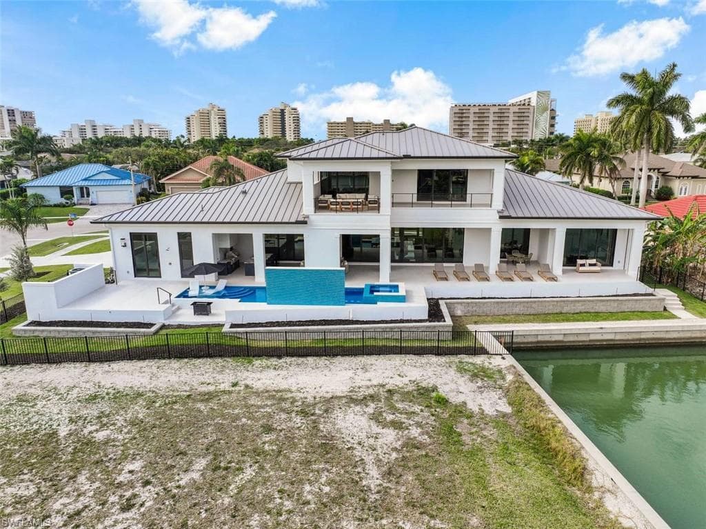 661 Amber DR, MARCO ISLAND FL 34145-46