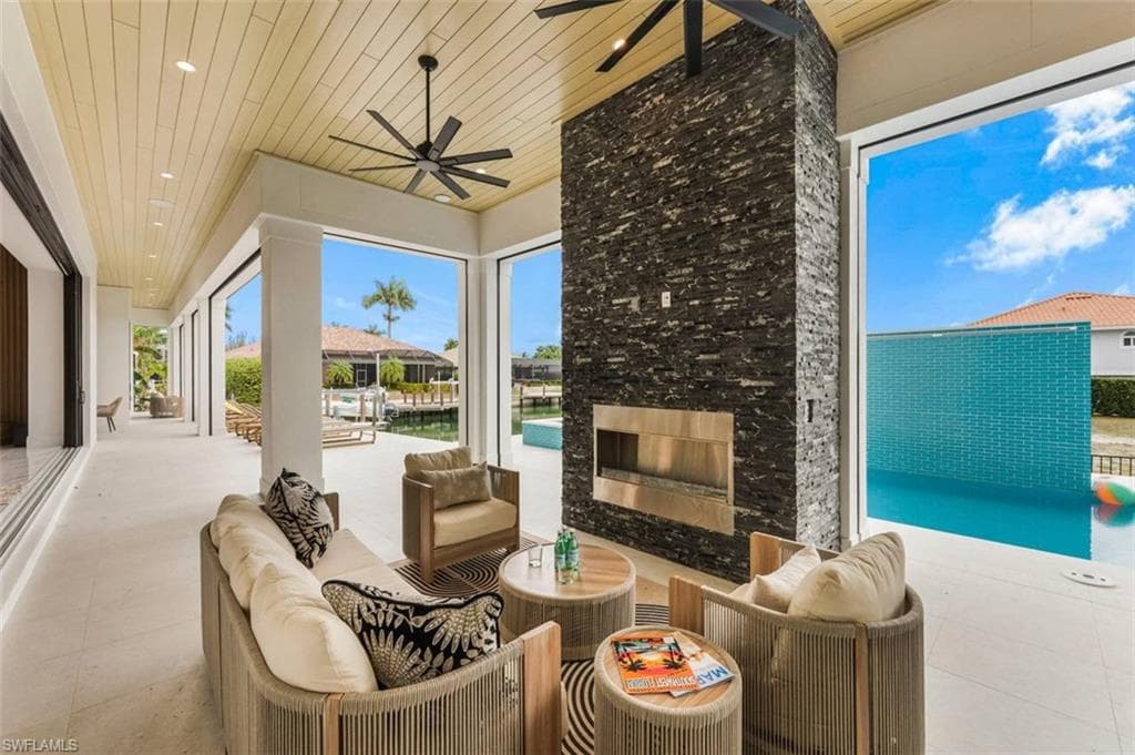 661 Amber DR, MARCO ISLAND FL 34145-11