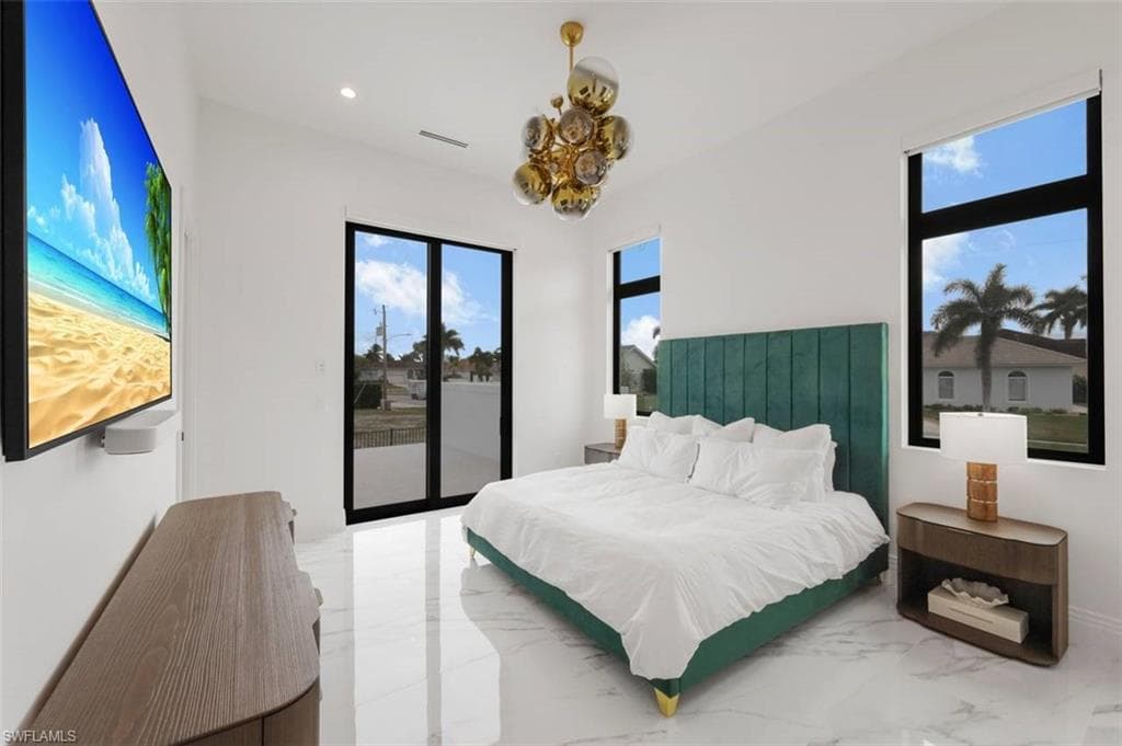 661 Amber DR, MARCO ISLAND FL 34145-25