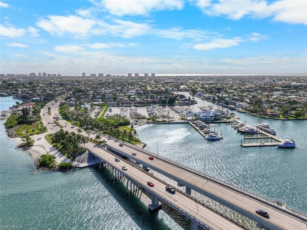 661 Amber DR, MARCO ISLAND FL 34145-48