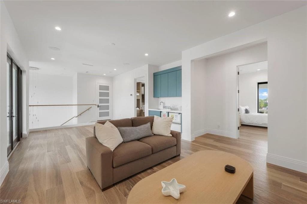 661 Amber DR, MARCO ISLAND FL 34145-36