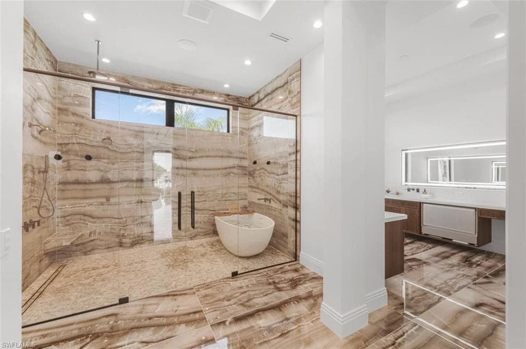 661 Amber DR, MARCO ISLAND FL 34145-18