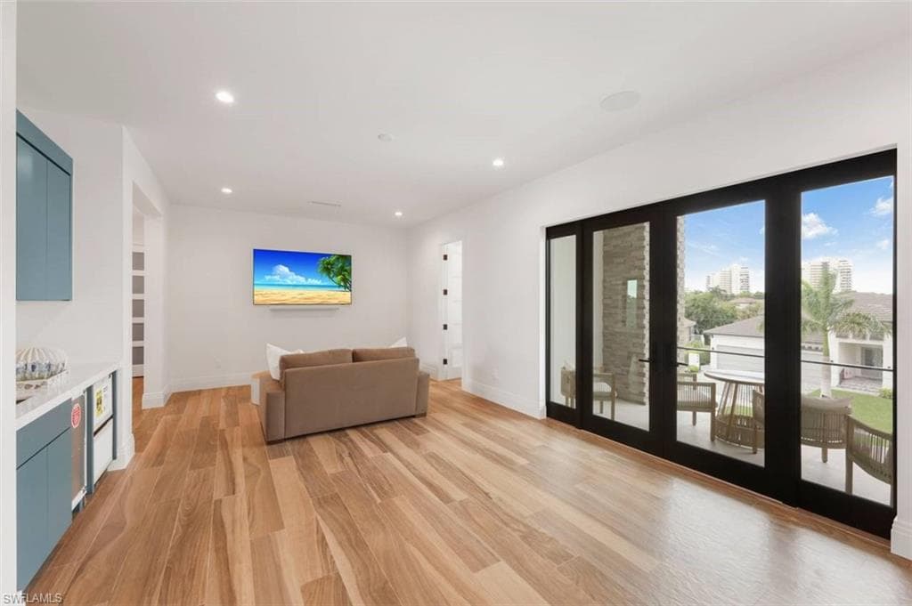 661 Amber DR, MARCO ISLAND FL 34145-34