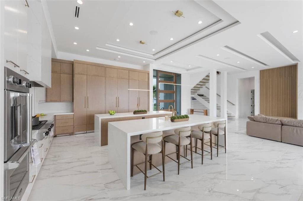 661 Amber DR, MARCO ISLAND FL 34145-7