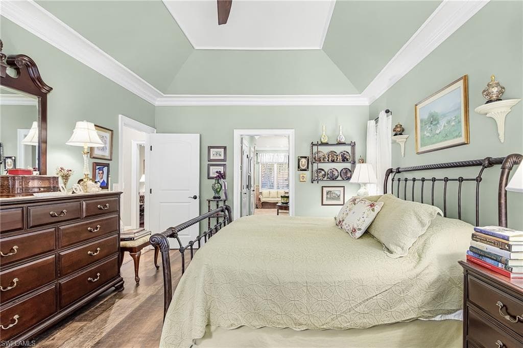 2025 Mission DR, NAPLES FL 34109-22